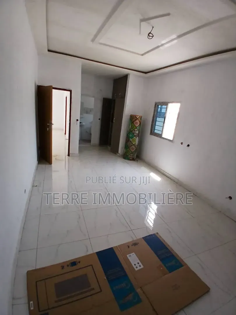 3chbre Villa dans La Terre Immobilière, Bingerville à Vendre