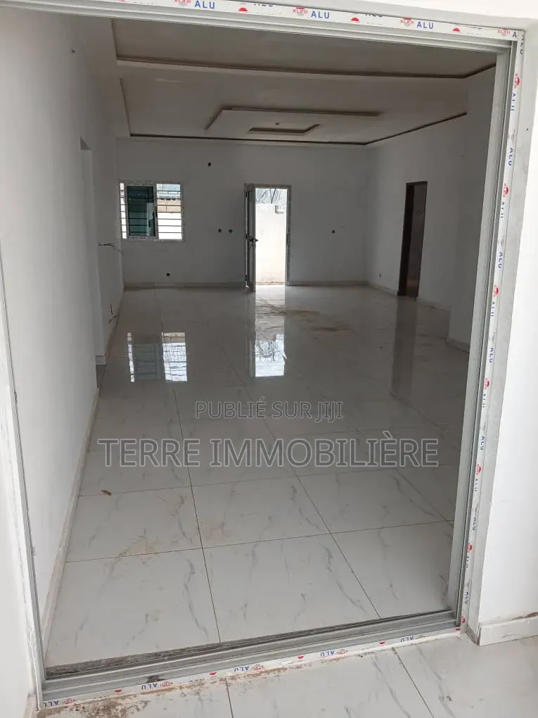 3chbre Villa dans La Terre Immobilière, Bingerville à Vendre