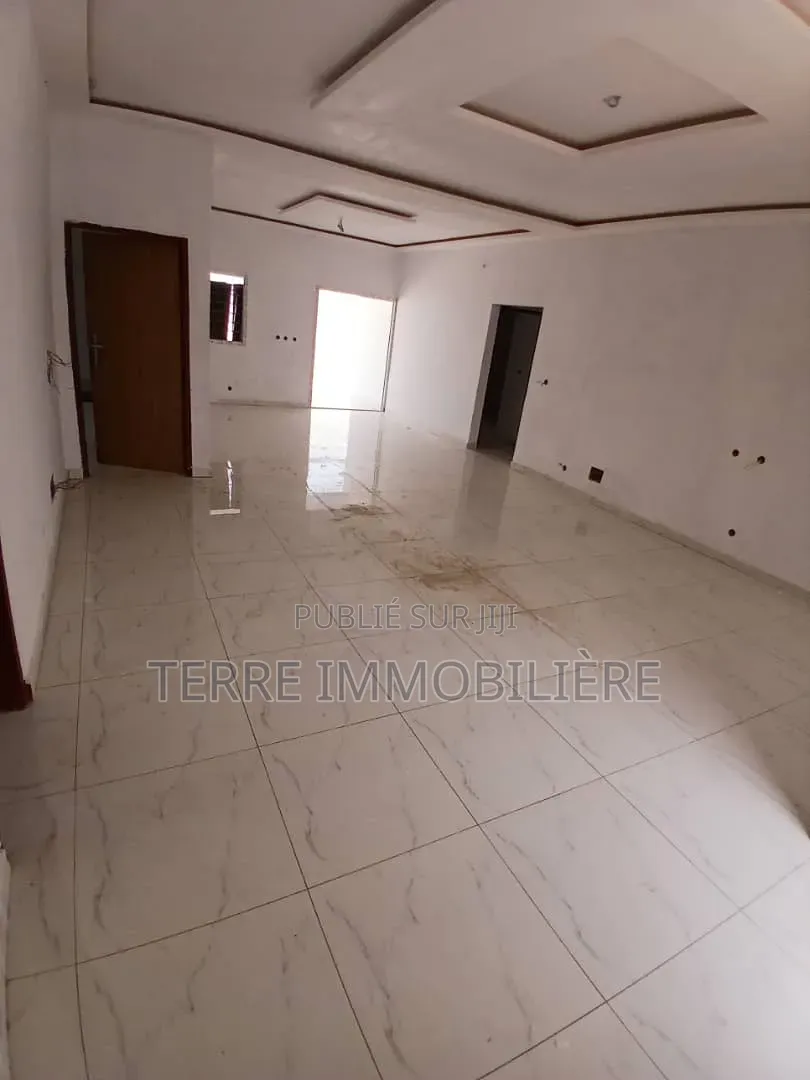 3chbre Villa dans La Terre Immobilière, Bingerville à Vendre