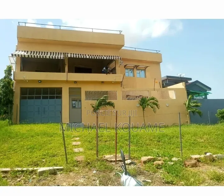 8chbre Villa dans Sigcims Côte, Cocody à Vendre