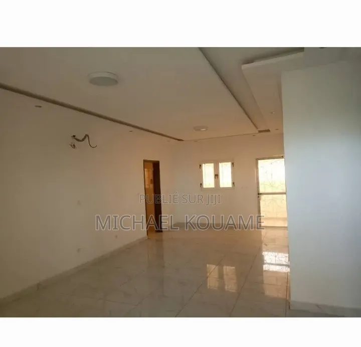 8chbre Villa dans Sigcims Côte, Cocody à Vendre