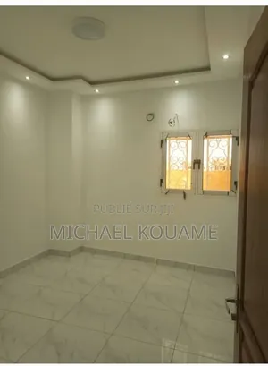 8chbre Villa dans Sigcims Côte, Cocody à Vendre