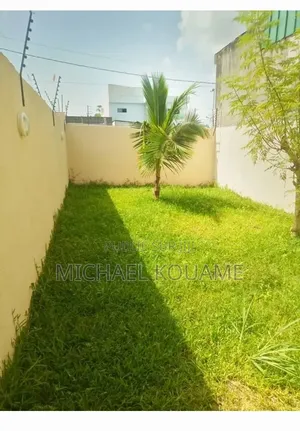 8chbre Villa dans Sigcims Côte, Cocody à Vendre