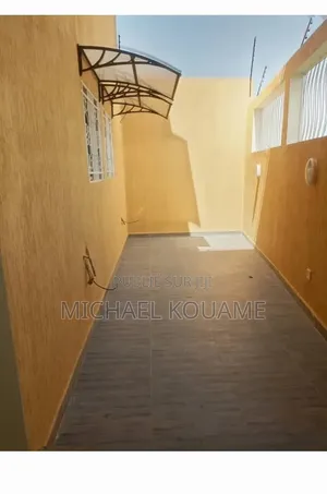 8chbre Villa dans Sigcims Côte, Cocody à Vendre