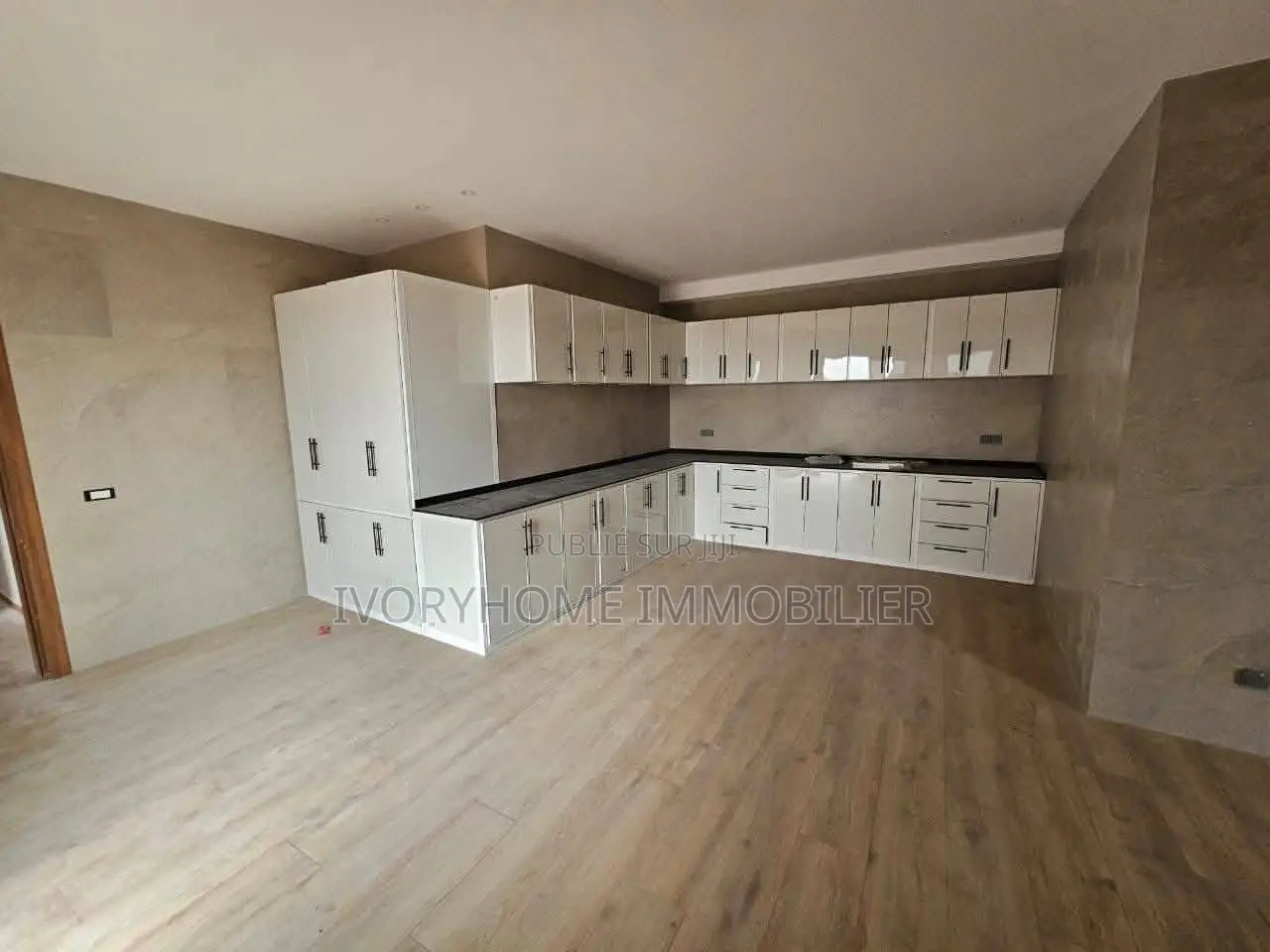 8chbre Appartement-terrasse dans Cocody à Louer