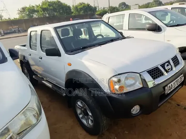 Nissan Hardbody 2011 Blanc