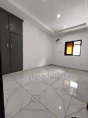 3chbre Duplex dans Francis Gweh, Cocody à Louer