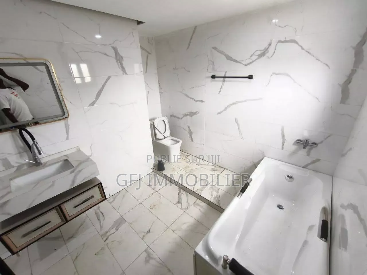 3chbre Duplex dans Francis Gweh, Cocody à Louer