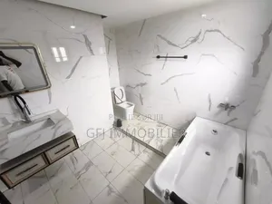 3chbre Duplex dans Francis Gweh, Cocody à Louer