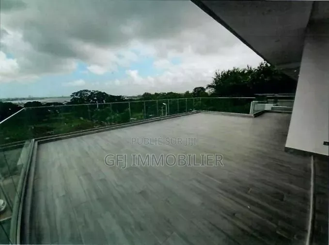 3chbre Appartement dans Francis Gweh, Cocody à Louer