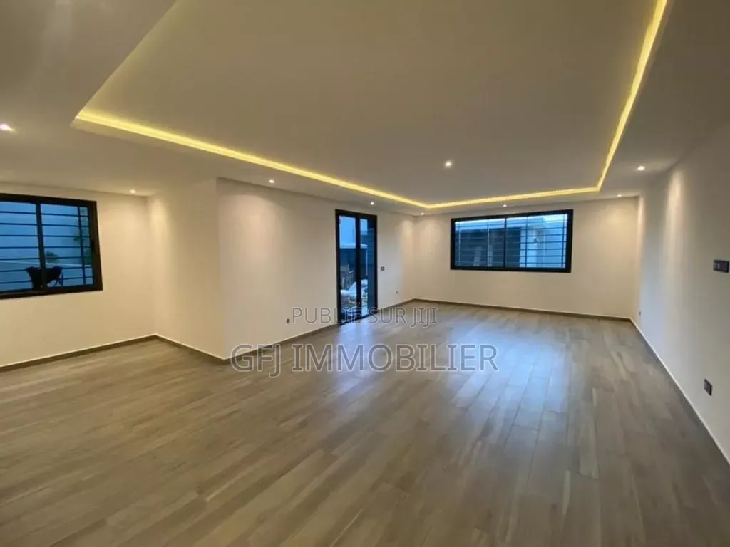3chbre Appartement dans Francis Gweh, Cocody à Louer
