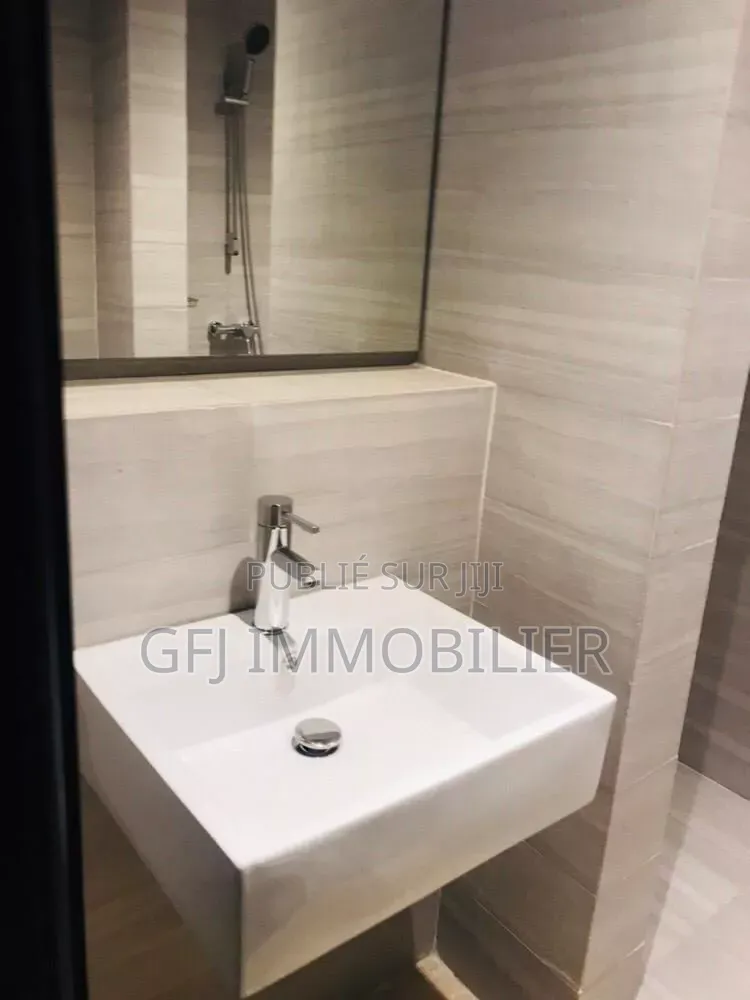 2chbre Appartement dans Francis Gweh, Cocody à Louer