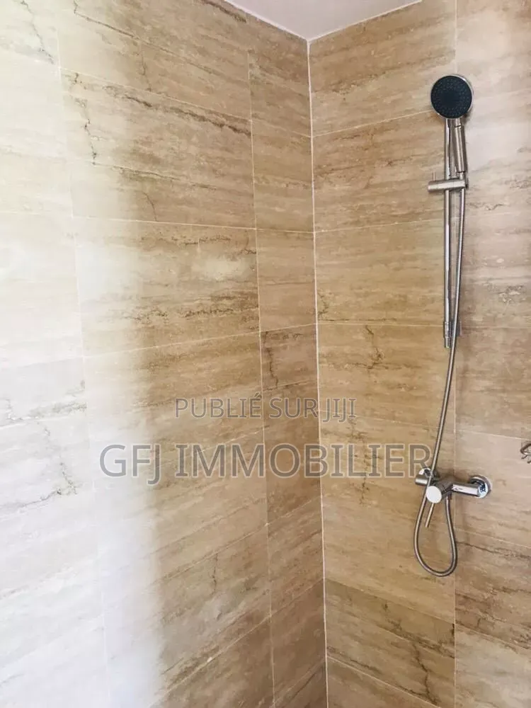 2chbre Appartement dans Francis Gweh, Cocody à Louer