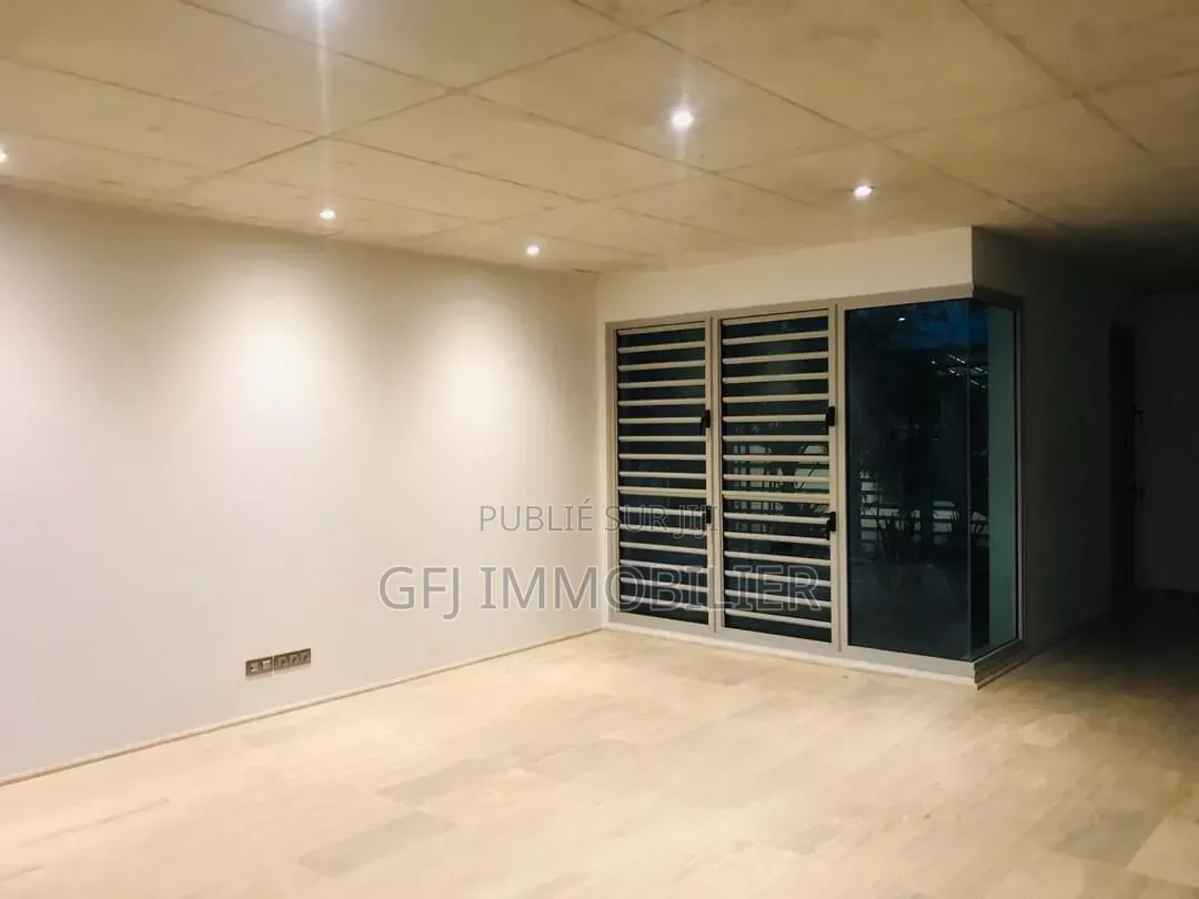 2chbre Appartement dans Francis Gweh, Cocody à Louer