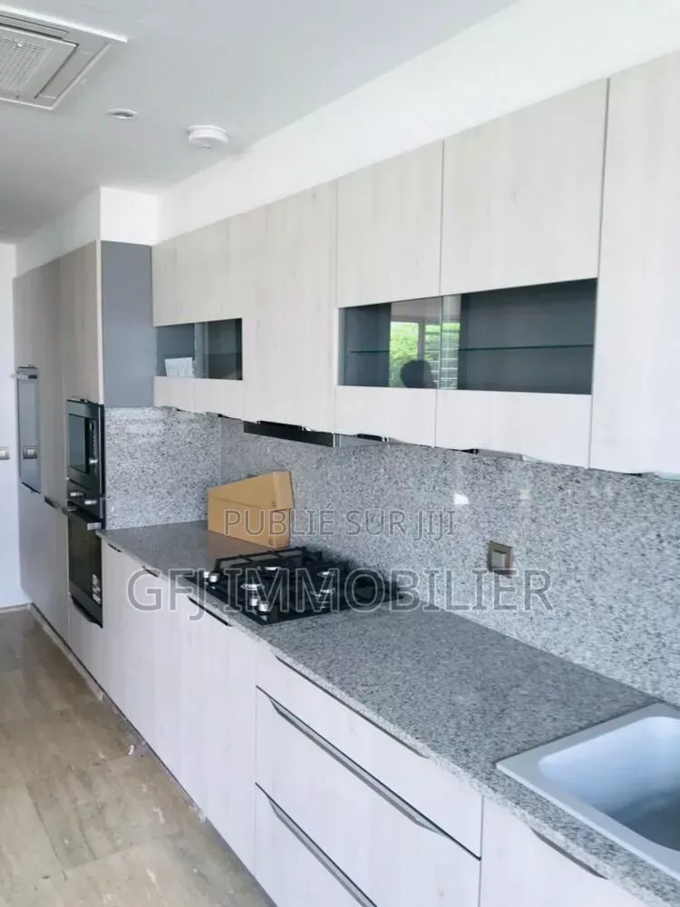 2chbre Appartement dans Francis Gweh, Cocody à Louer