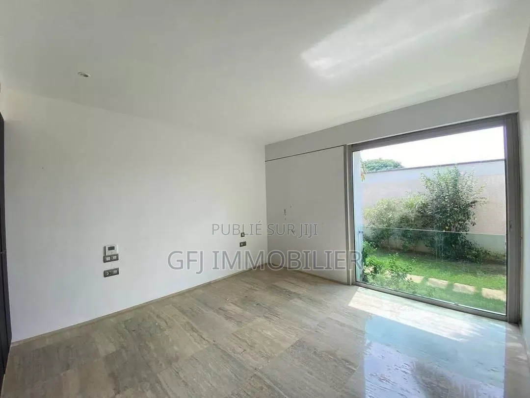 2chbre Appartement dans Francis Gweh, Cocody à Louer