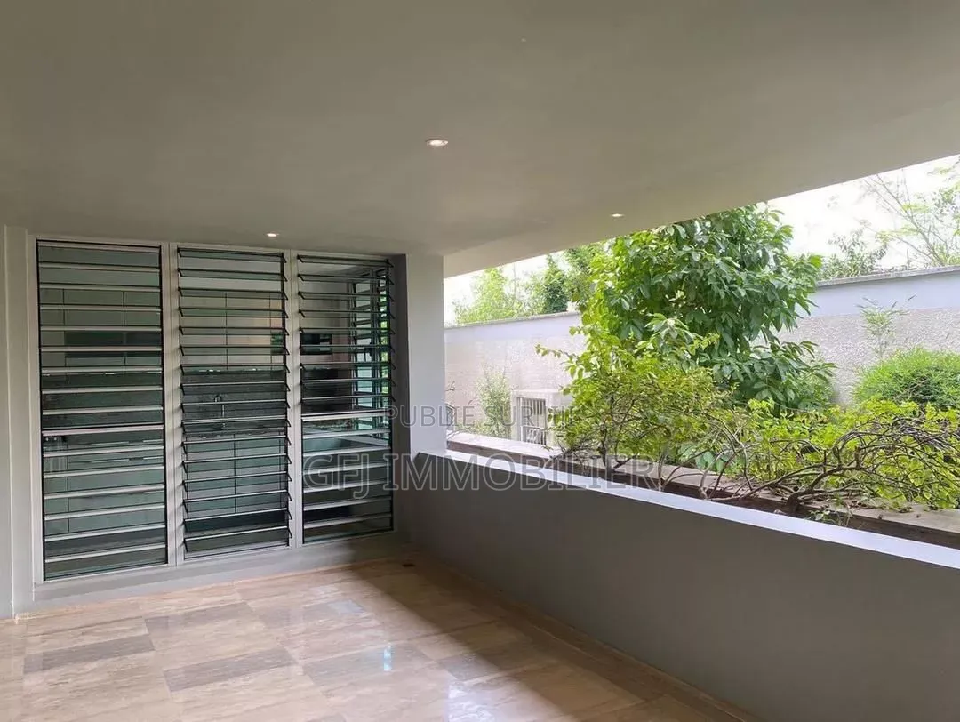 2chbre Appartement dans Francis Gweh, Cocody à Louer