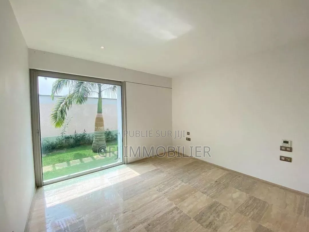2chbre Appartement dans Francis Gweh, Cocody à Louer