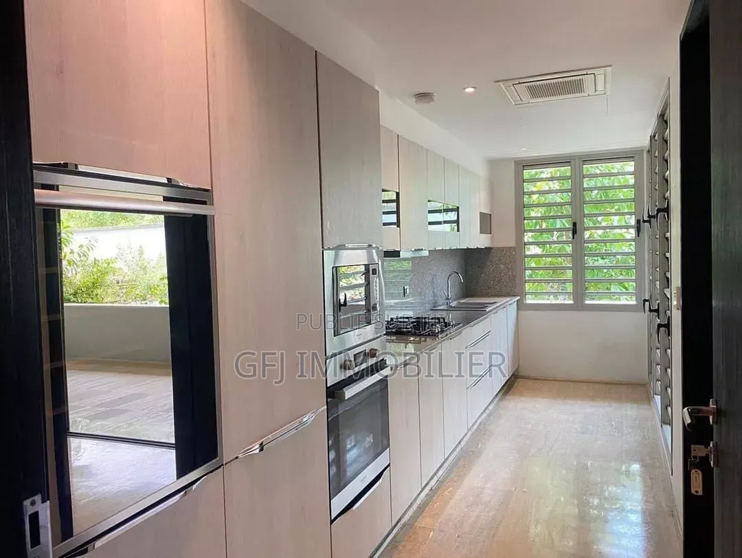 2chbre Appartement dans Francis Gweh, Cocody à Louer