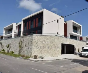 3chbre Appartement dans Francis Gweh, Cocody à Louer