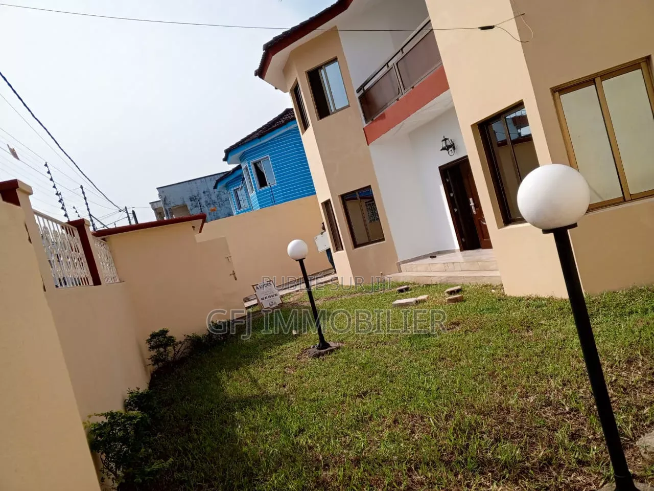 5chbre Duplex dans Francis Gweh, Cocody à Vendre