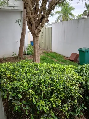 3chbre Villa dans Francis Gweh, Cocody à Louer