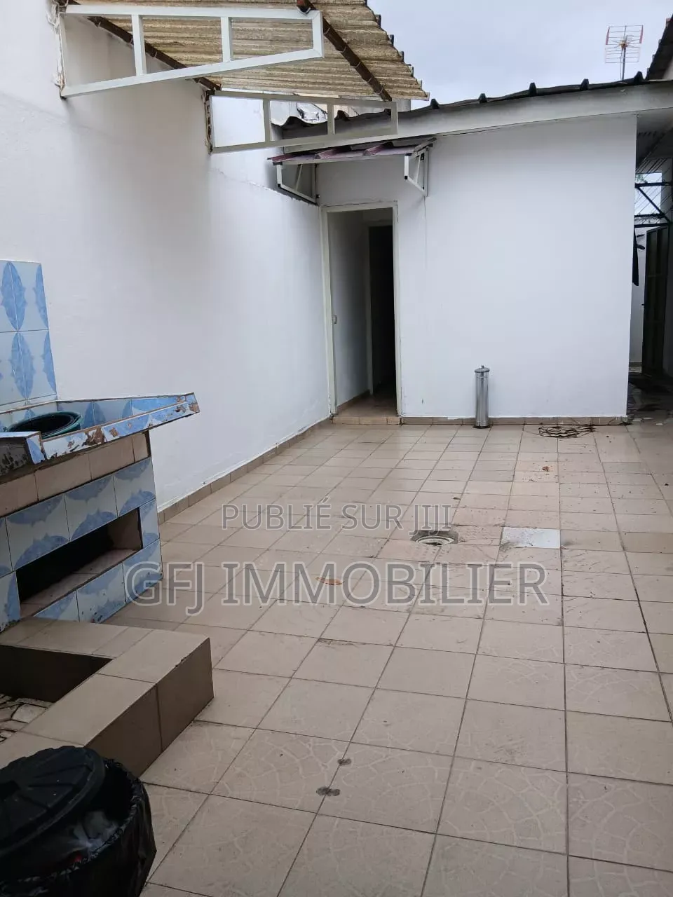 3chbre Villa dans Francis Gweh, Cocody à Louer
