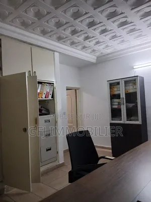 3chbre Villa dans Francis Gweh, Cocody à Louer