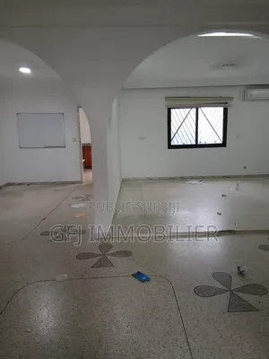 3chbre Villa dans Francis Gweh, Cocody à Louer