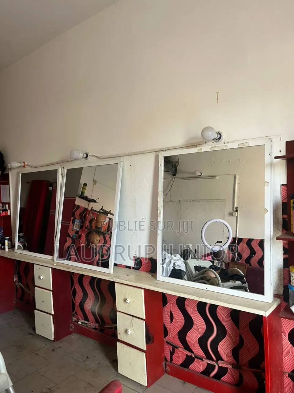 3 Miroirs Très Bon Pour Salon De Coiffure