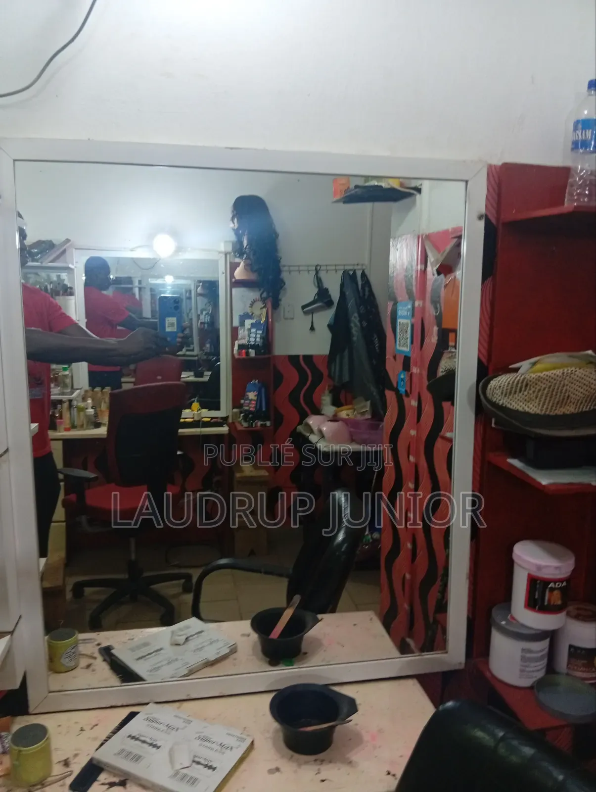 3 Miroirs Très Bon Pour Salon De Coiffure