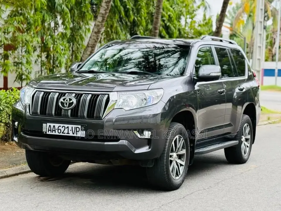 Toyota Land Cruiser Prado 2022 Gris