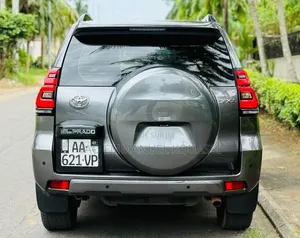 Toyota Land Cruiser Prado 2022 Gris