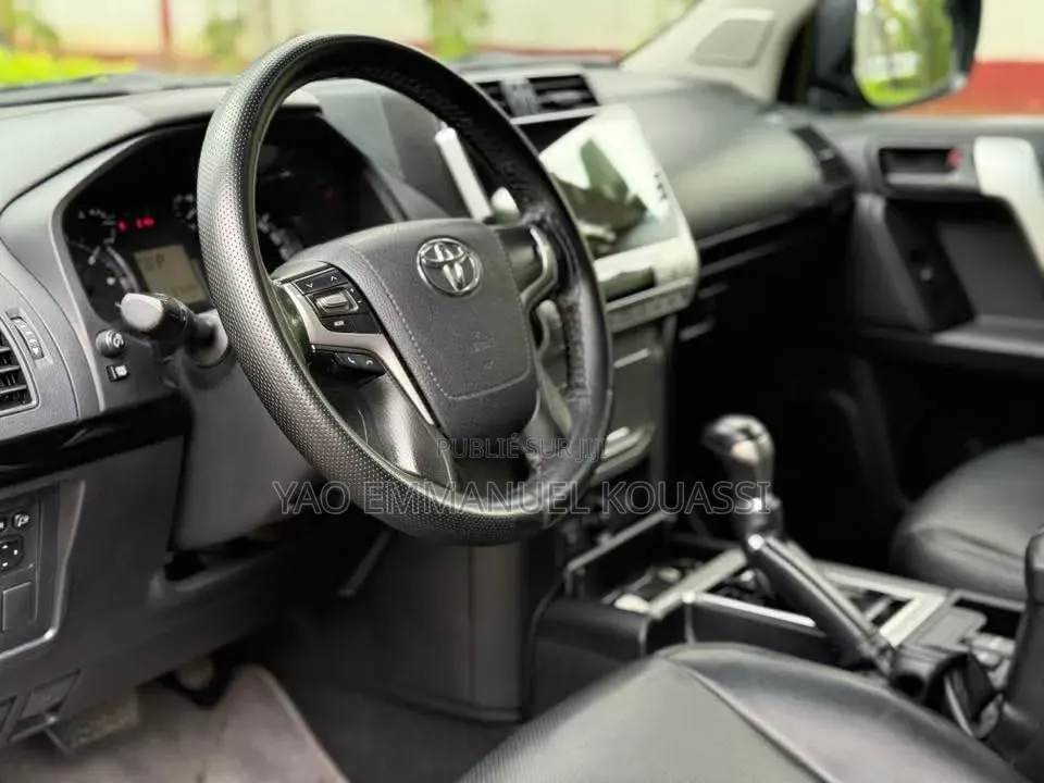 Toyota Land Cruiser Prado 2022 Gris
