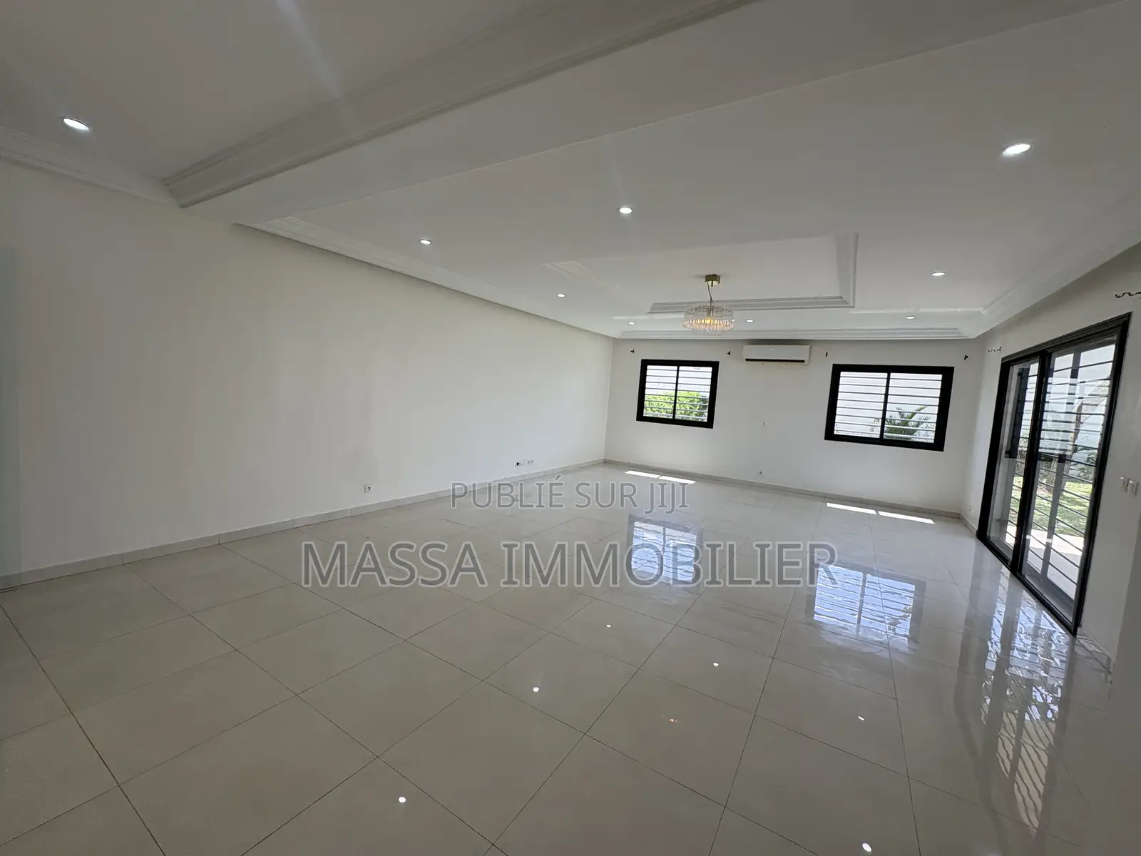 5chbre Villa dans Massa Immobilier, Cocody à Louer