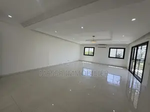 5chbre Villa dans Massa Immobilier, Cocody à Louer