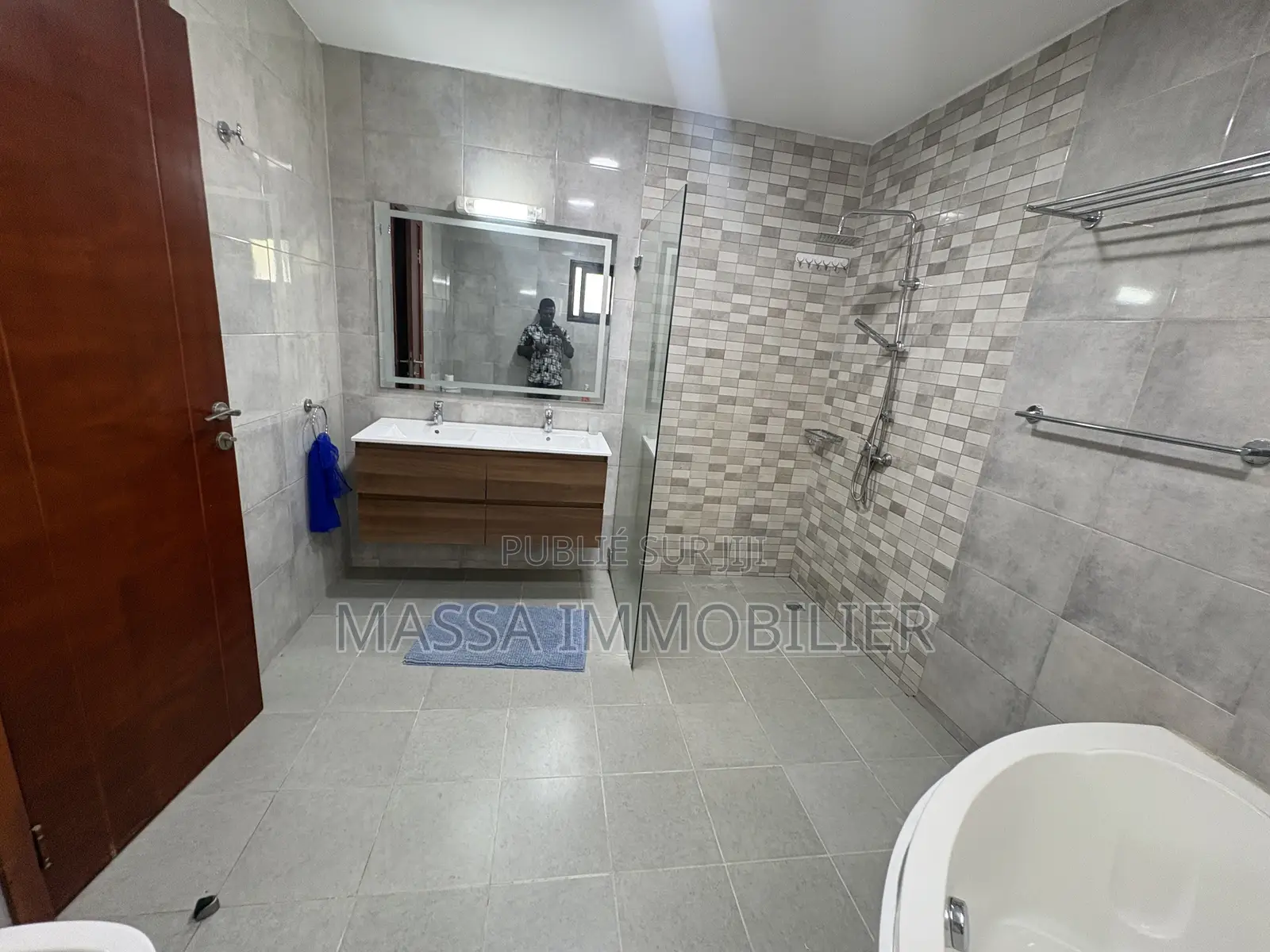 5chbre Villa dans Massa Immobilier, Cocody à Louer