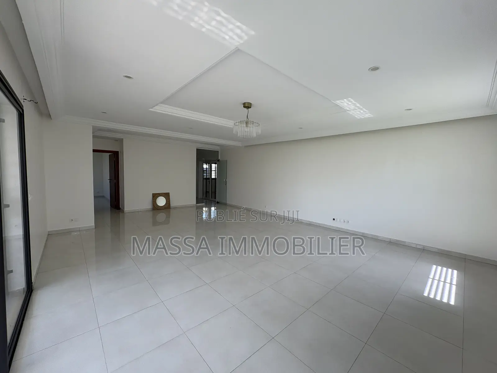 5chbre Villa dans Massa Immobilier, Cocody à Louer