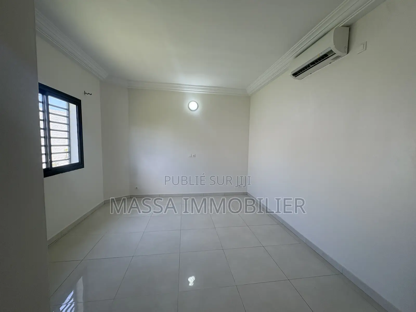 5chbre Villa dans Massa Immobilier, Cocody à Louer