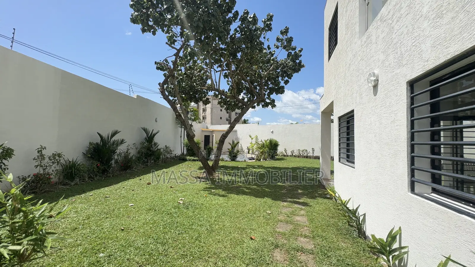 5chbre Villa dans Massa Immobilier, Cocody à Louer