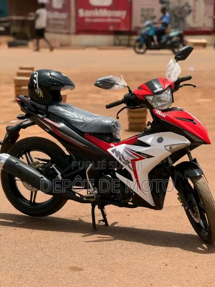 Nouveau Yamaha DT125 2025 Rouge