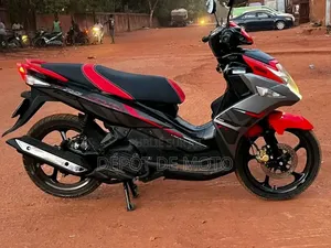 Nouveau Yamaha DT125 2025 Rouge