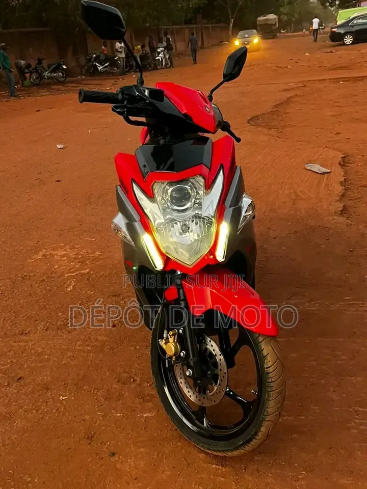 Nouveau Yamaha DT125 2025 Rouge