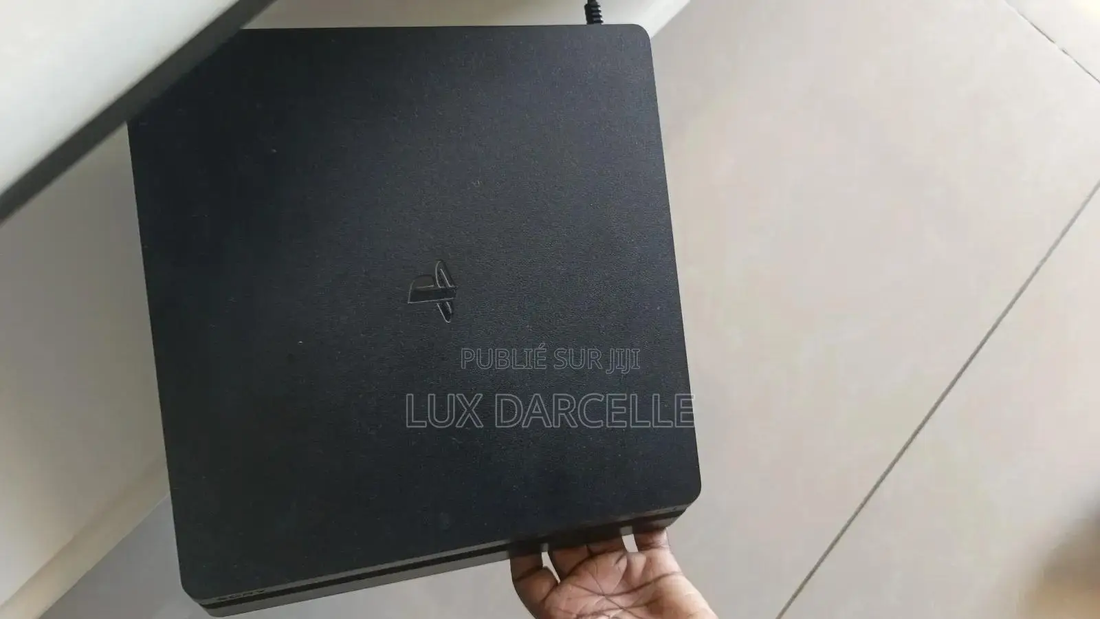 Ps4 Slim Deja Craquée Avec Une Manette