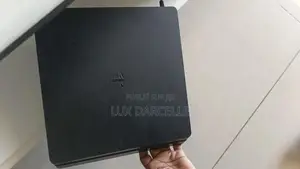 Ps4 Slim Deja Craquée Avec Une Manette