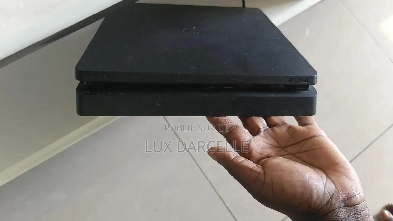 Ps4 Slim Deja Craquée Avec Une Manette