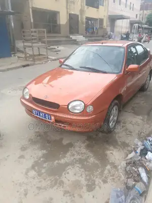 Toyota Corolla Hatchback 1999 Orange