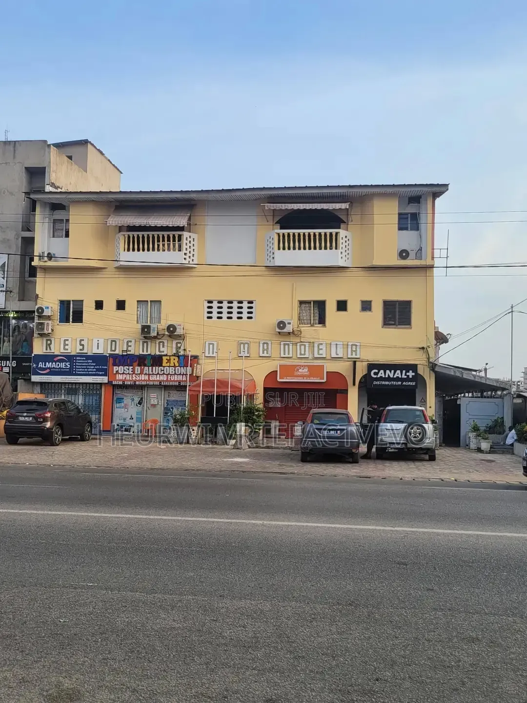 12chbre Blocs d'appartements dans Angré 7Eme Tranche, Cocody à Vendre