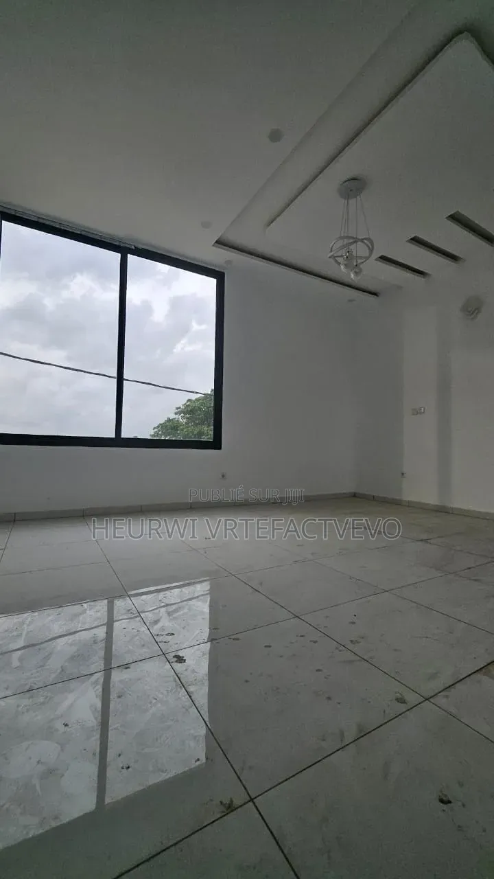 12chbre Blocs d'appartements dans Angré 7Eme Tranche, Cocody à Vendre