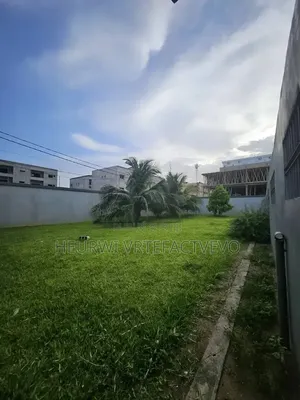 8chbre Duplex dans Nouveau Chu, Cocody à Vendre